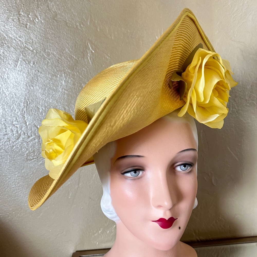 DRAMATIC 1960s' YELLOW STRAW WIDE BRIM HAT WITH YELLOW FABRIC "ROSES"